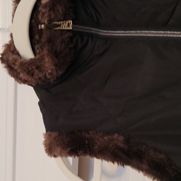 Reversible faux fur vest - Picture 9 of 10